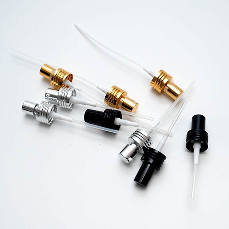 Hur uppnås den fina sprayeffekten av 10 mm liten flaska mini metall dim sprayer crimp, och vad är fördelarna?